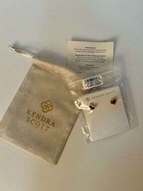 NWT Kendra Scott Burnt Orange Texas Longhorns Gold Heart Stud Earrings